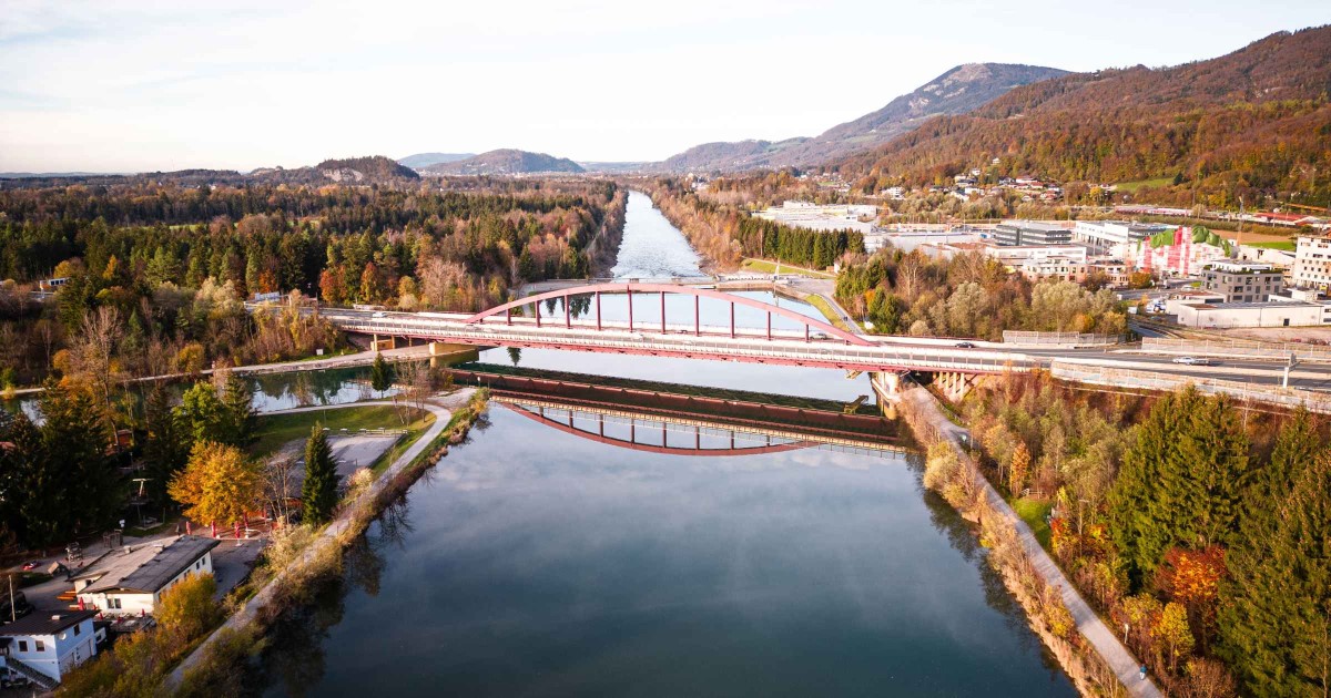 Puch Urstein Autobahnbrücke Herbst © TVB Puch - Kuscheiart